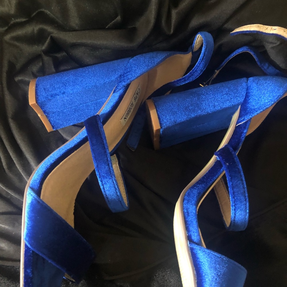 Sandals - Picture 2 of 3